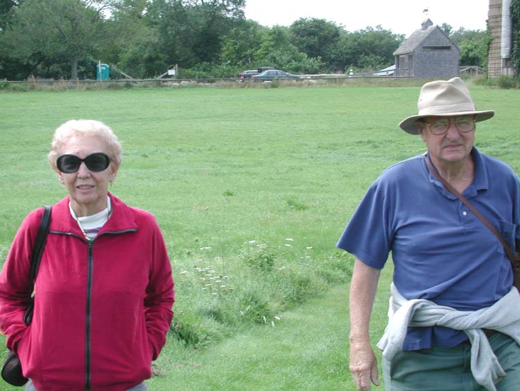 Mom and Dad at Dwyer Farm 2.jpg 66.9K